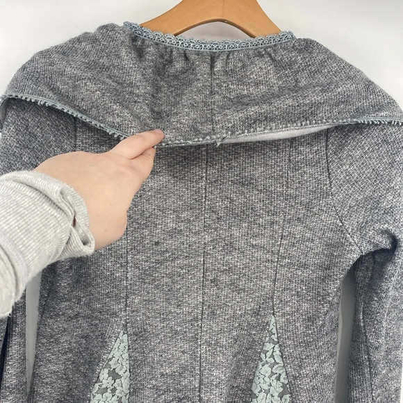 Ryu Sweater Cardigan Womens Medium Gray Long Sleeve Ruffle Drape Lace ModCloth‎ - Picture 10 of 13